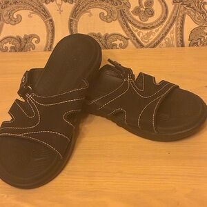 KuaiLu Sandals with White Stitching